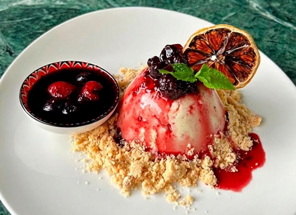 Semolina pudding with berry sauce